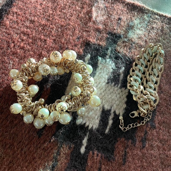 Mejuri Jewelry - Vintage gold pearl chunky elasticated bracelet
